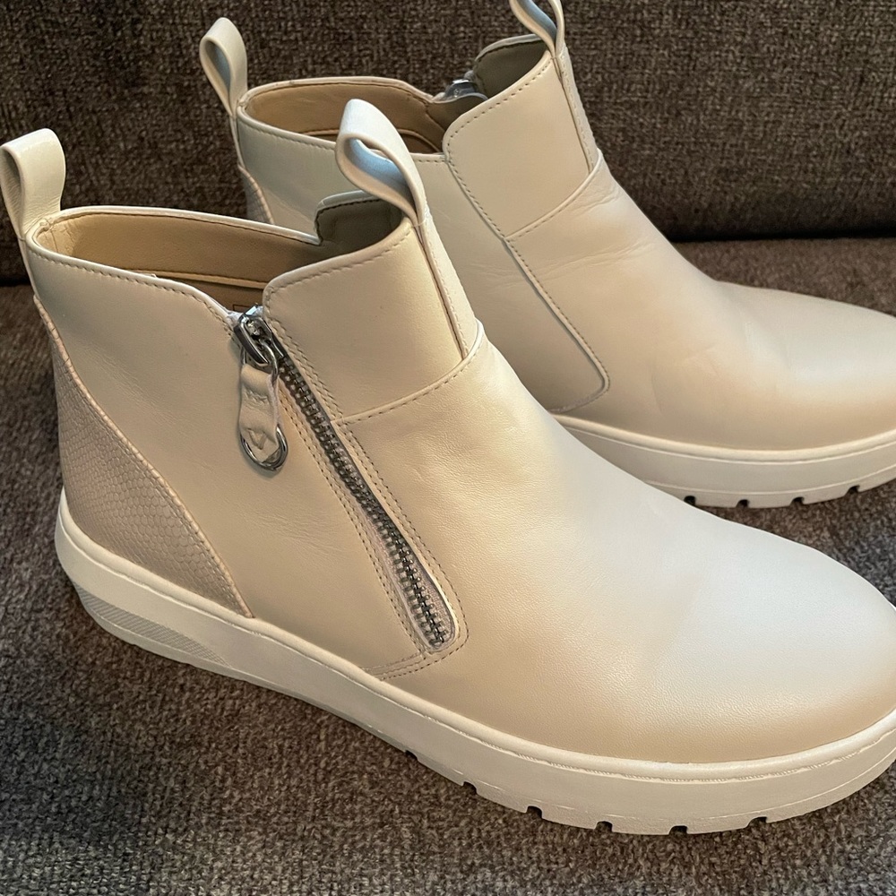 Vionic Bootie